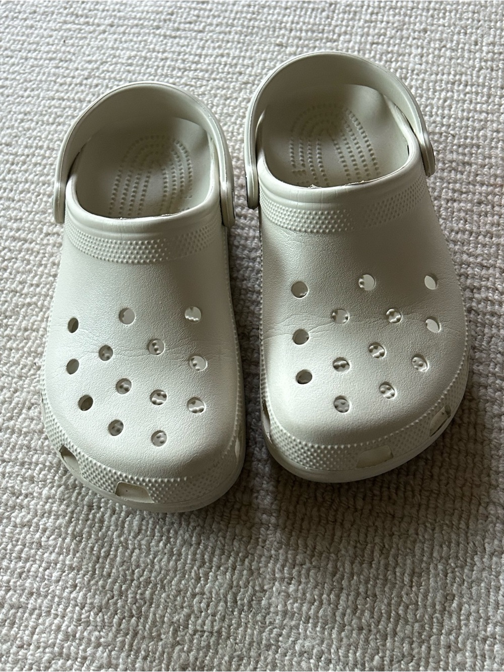 CROCS Classic Clog in Cream